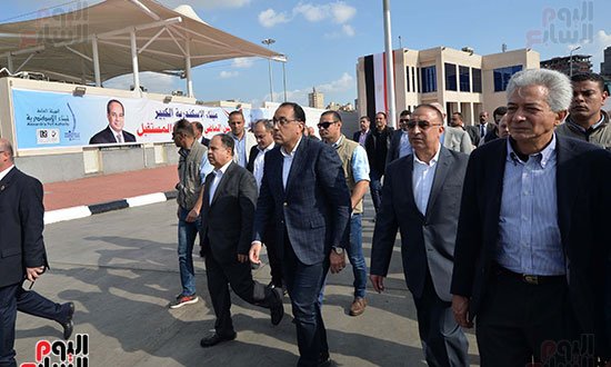 جولة رئيس الوزراء بميناء الإسكندرية (15)