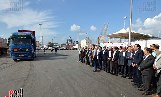 جولة رئيس مجلس الوزراء بميناء الإسكندرية (7)