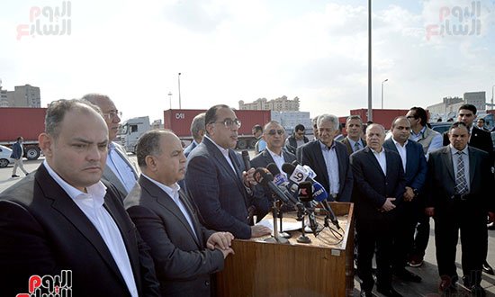 جولة رئيس مجلس الوزراء بميناء الإسكندرية (19)