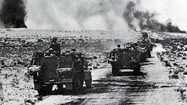 الدبابات الإسرائيلية تتقدم في شبه جزيرة سيناء خلال حرب الأيام الستة عام 1967