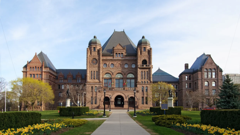 8 وظائف حكومية عالية الأجر في أونتاريو ولا تتطلب شهادة جامعية

