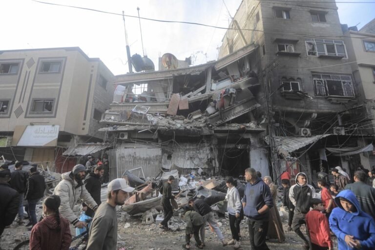 ونحن نرفض أية خطط لاحتلال أو عزل أي جزء من قطاع غزة أو تهجير سكانه بالقوة

