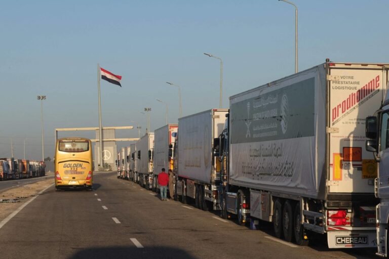 توجهت 200 شاحنة لأول مرة إلى معبر كرم أبو سالم للتفتيش

