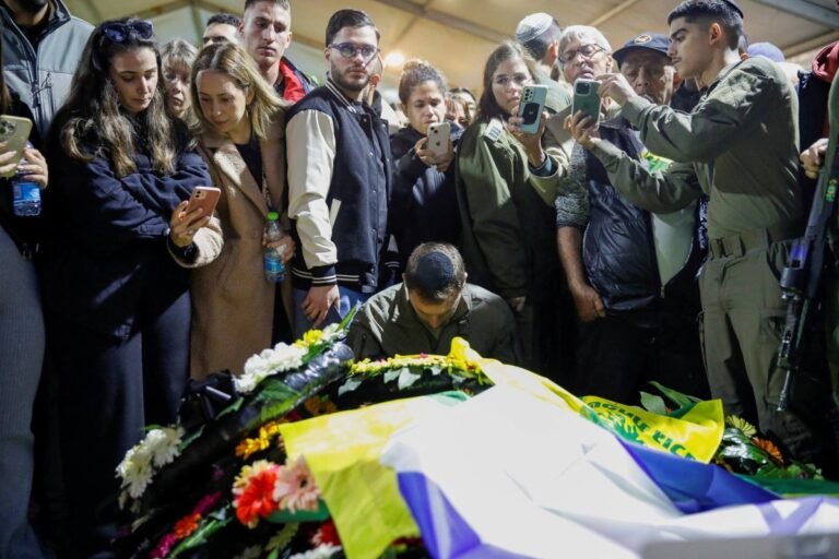 وتتعهد إسرائيل بمواصلة القتال حتى بدون دعم دولي

