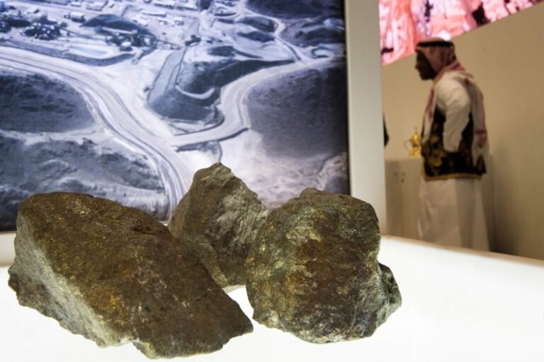 البحث عن "المعادن الحيوية" يجذب القوى العالمية نحو السعودية

