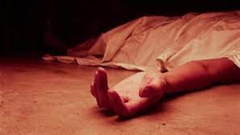  "لقد غرز مقصاً في قلبها وكسر رأسها بمطرقة".  ليلة مقتل ربة البيت علي

