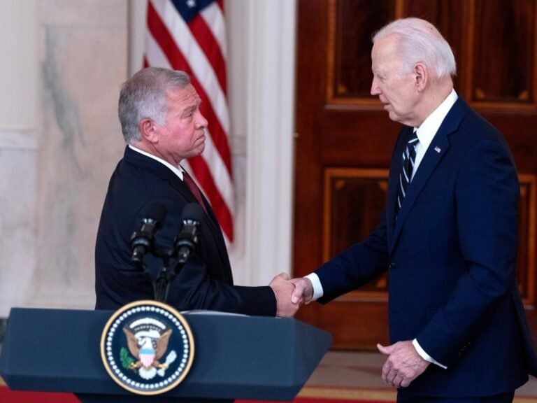 ملك الأردن يحذر من “كارثة إنسانية” في رفح.. وبايدن يدعو لهدنة مؤقتة

