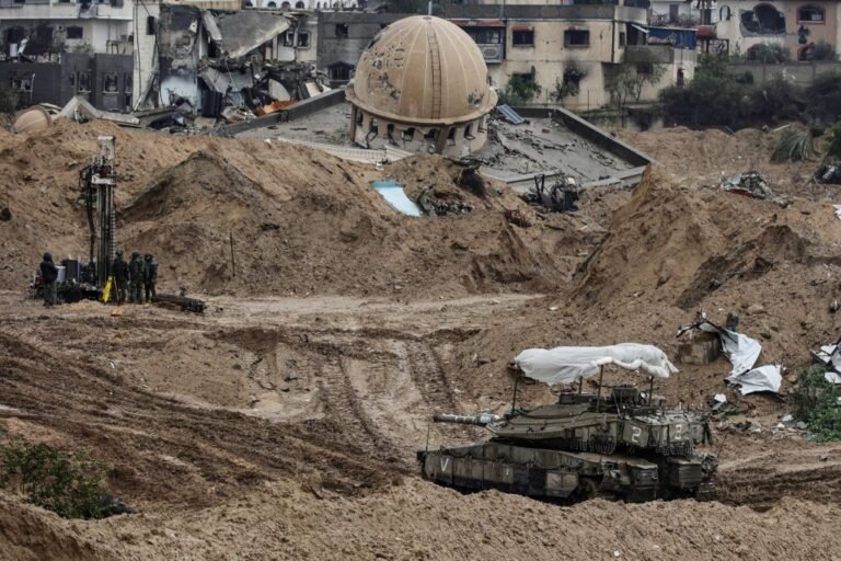  "ابعد من الخيال."  تقرير يكشف الدمار في خان يونس

