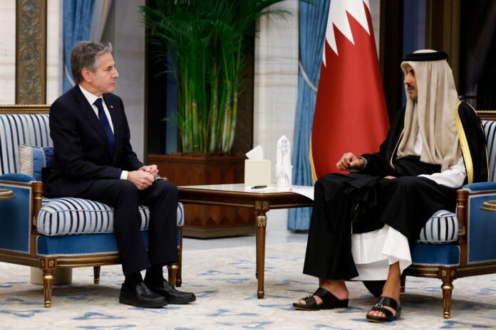 تقرير: أمير قطر اقترح خلال لقاء مع بلينكن “طرد مسؤولي حماس”

