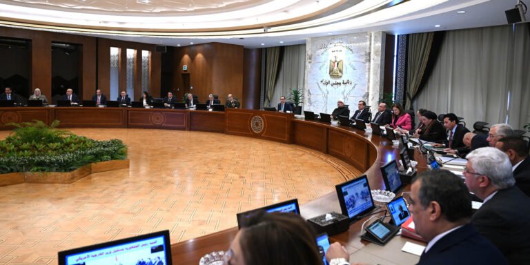 سقف الدين وتمديد عمره.. مصر تقر الموازنة الجديدة

