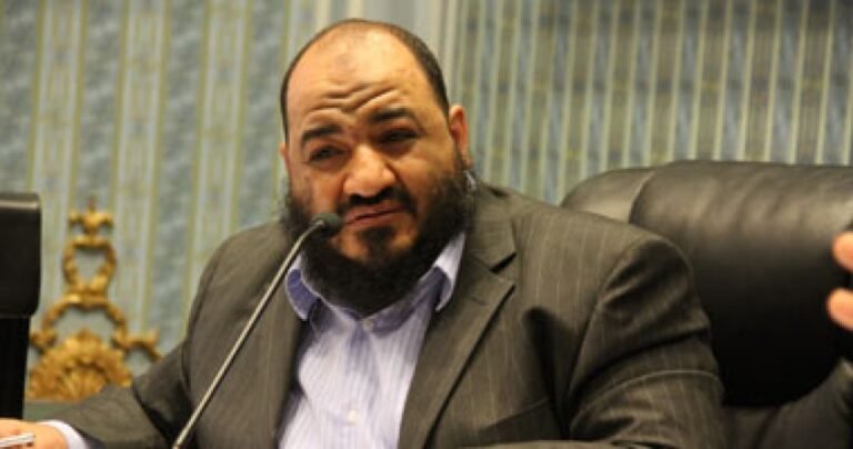 الشيخ أبو إدريس.. عقل مؤسسي وقلب نابض بحب الدعوة والزهد في المظهر

