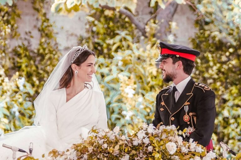 بعد إعلان حملها..إليكم أجمل إطلالات الأميرة رجوى الحسين

