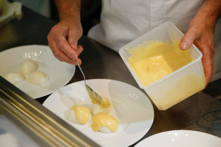 سبب "مأساة الرياض".. ما أعراض التسمم الغذائي وطرق الوقاية منه؟

