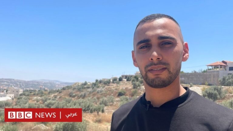 حرب غزة: بي بي سي تحصل على شهادات شابين فلسطينيين تم ربطهما في مقدمة سيارة من قبل جنود إسرائيليين

