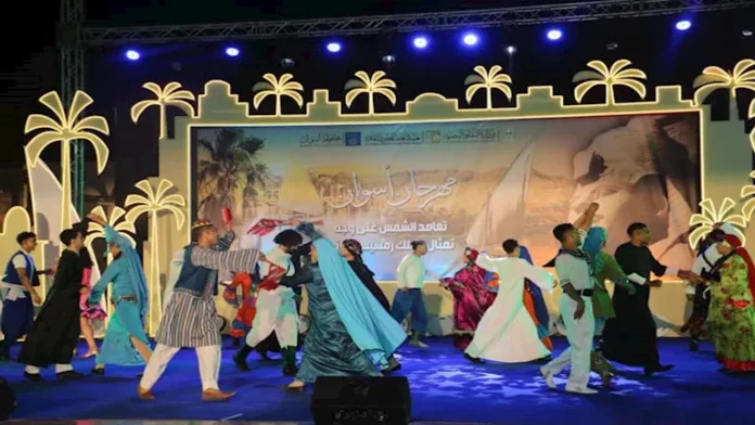 حضور كثيف.. الفرق الفلكلورية تتألق في افتتاح مهرجان تعامد الشمس حضور كثيف.. الفرق الفلكلورية تتألق في افتتاح مهرجان تعامد الشمس في آسو