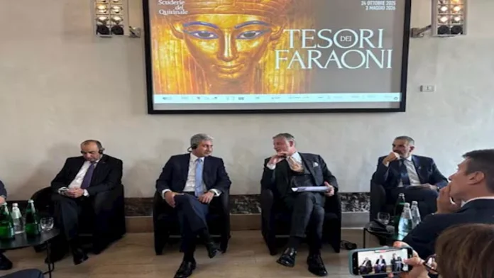 وزير السياحة والآثار المصري ووزير الثقافة الإيطالي يعقدان مؤتمرا صحفيا وزير السياحة والآثار المصري ووزير الثقافة الإيطالي يعقدان مؤتمرا صحفيا