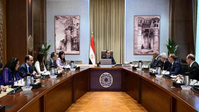 رئيس مجلس الوزراء يجتمع بأعضاء اللجنة الاستشارية للشؤون السياسية

