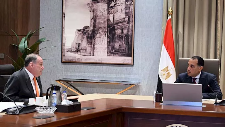 مدبولي يبحث الشراكة مع بلومبرج جرين

