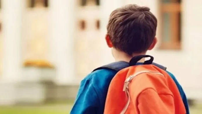 ومن بينهم أبناء المطلقات، الأطفال الذين يحق لهم الحصول على معاش شهري

