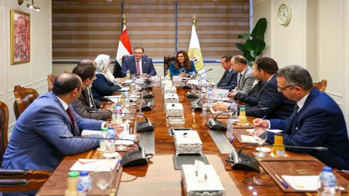 «التنمية المحلية» و«التنظيم والإدارة» يبحثان تحديث هياكل الوزارة «التنمية المحلية» و«التنظيم والإدارة» يبحثان تحديث هياكل الوزارة