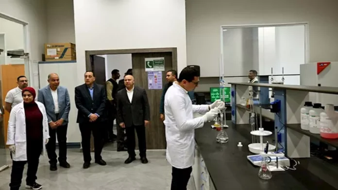 مدبولي يتفقد مصنع القناة للسكر واستعداداته لموسم البنجر 2026

