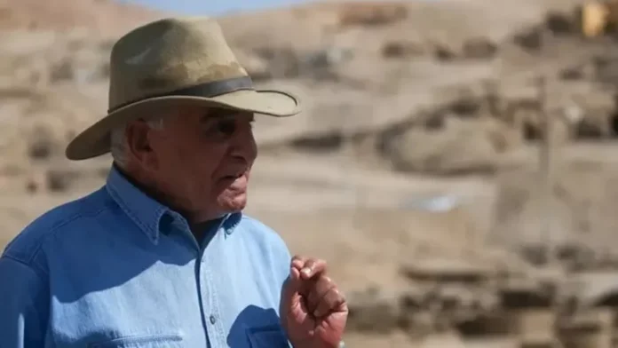 هل المخلوقات الفضائية هي التي بنيت الأهرامات؟ زاهي حواس يحسم الجدل

