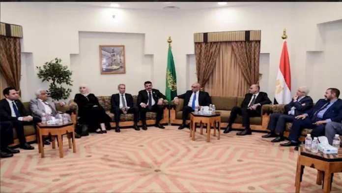 وزير العمل يبحث مع المستثمرين بجدة تعزيز استقدام العمالة المصرية

