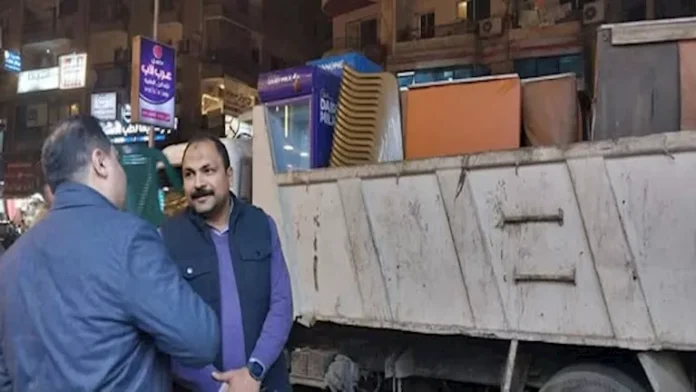 تنفيذ إزالة عدد من مخالفات البناء وإغلاق وتشميع المحلات التجارية بالجيزة


