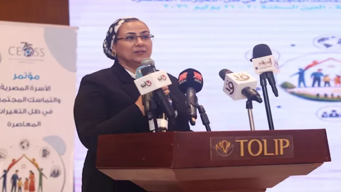 رئيسة المجلس القومي للمرأة تستعرض جهود المجلس في دعم الأسرة رئيسة المجلس القومي للمرأة تستعرض جهود المجلس في دعم الأسرة والتمكين الاقتصادي
